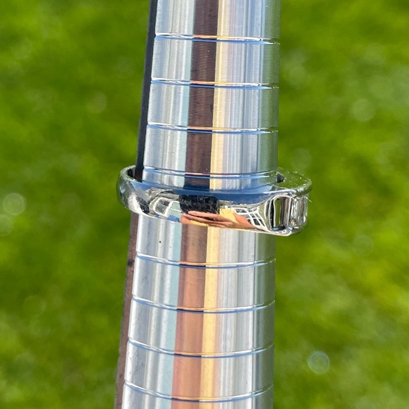 1.01 ctw Diamond Platinum Ring in Size 6.25+ Excellent Conditon - Picture 10 of 14